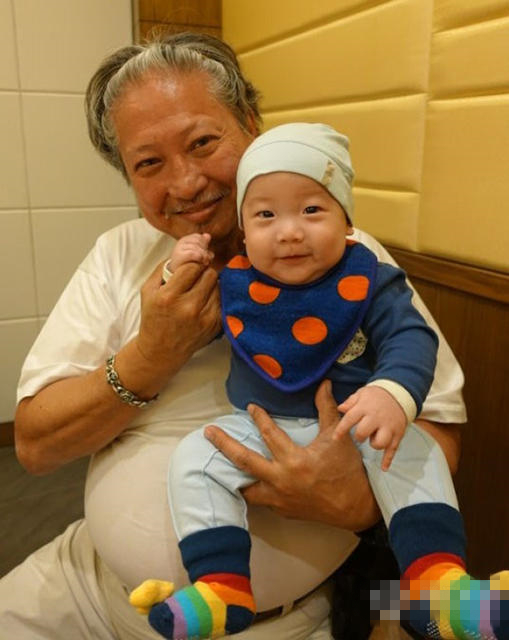 小孙子外貌似爷爷