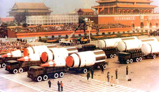 1984年压轴出场的东风5洲际弹道导弹