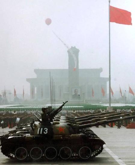 参与1984年阅兵式的79式坦克