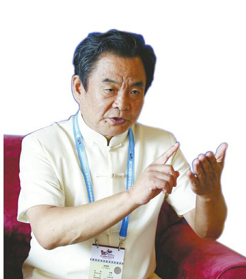 山东大学教授刘凤君发现骨刻文早于甲骨文_