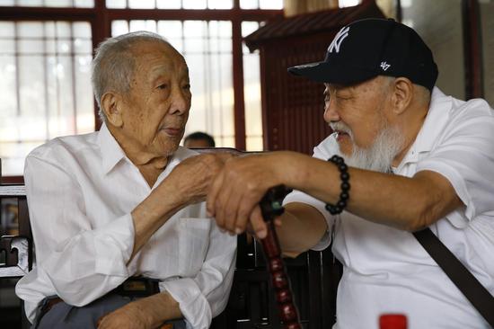 清明上河園向抗戰老兵致敬