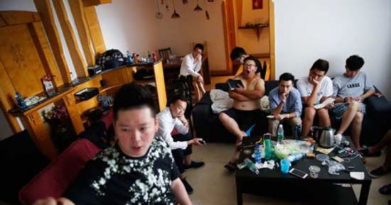 上课情況(香港《明报》网站)