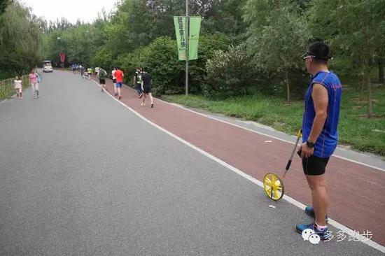 城会玩!测距轮告诉你奥森10公里多跑多少米_跑
