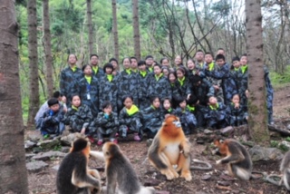 日前,2015全国青少年登山户外夏令营在12个承办城市相继落幕。