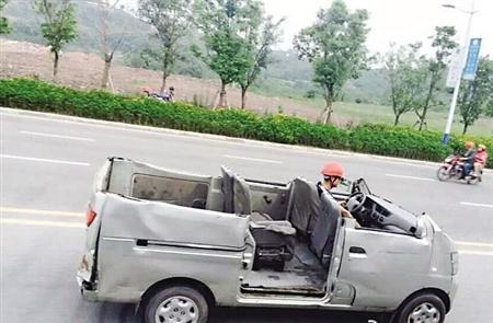 “敞篷式”面包车。