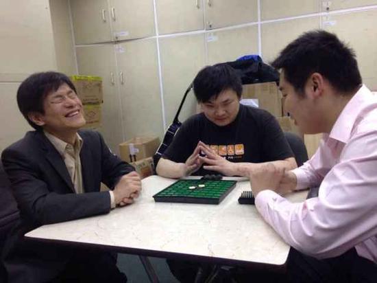 闭目围棋帮助盲人打开了心中的一扇窗