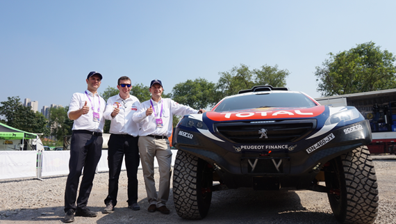 道达尔和标致领导与标致-道达尔车队战车