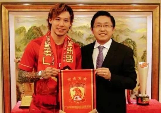 著名经纪人:英超锁定更大牌国脚 蓝军不屑中国
