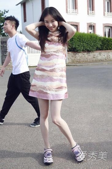 冰激凌色的连衣裙少女感十足