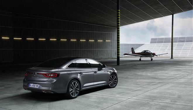 2016-Renault-Talisman-02