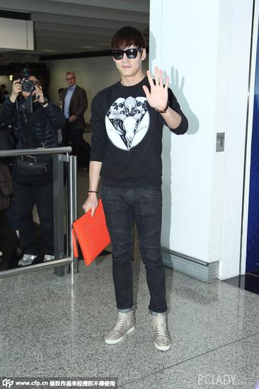 明星穿卫衣现身机场|卫衣|潮流|保暖
