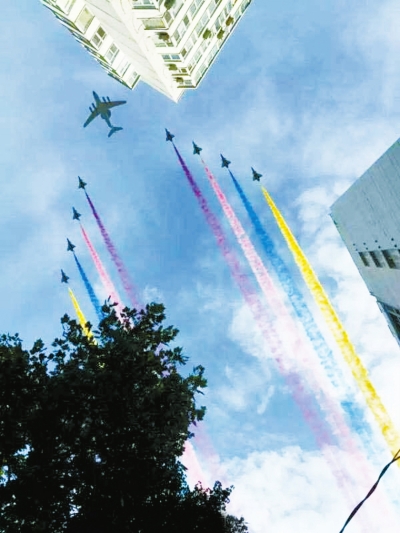 8月23日阅兵演练当天天气晴好。网络图片
