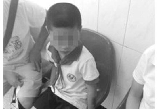 老人骑电瓶车接孙子 被卷进搅拌车身亡