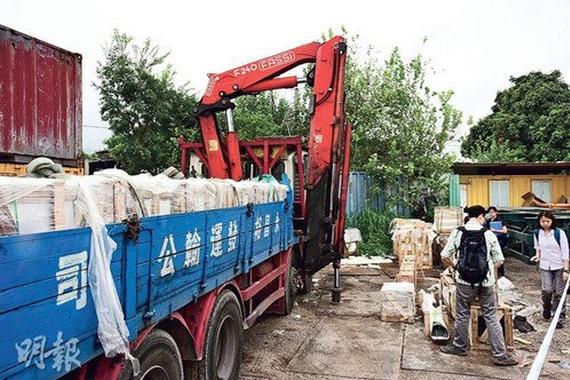 不祥吊臂车夹死工人 15个月前砸死车主