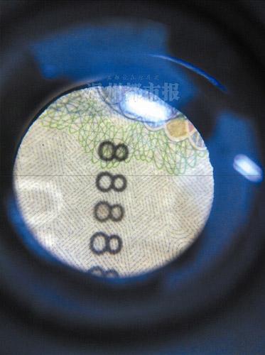 温州男子花重金买8个8豹子号人民币 疑被改号