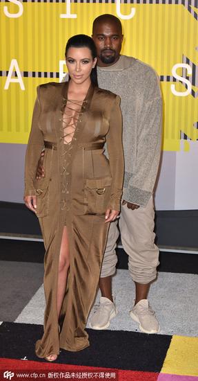 2015MTV红毯 Kanye West与老婆Kim Kardashian