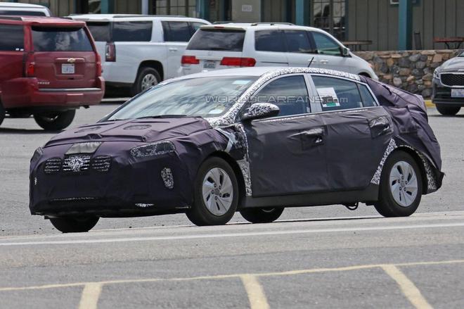 Hyundai Prius competitor spy 04