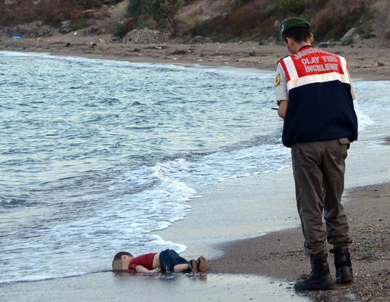 溺亡的亚男叙利亚男孩