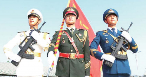 孙国祥(左)、张洪杰(中)、张天龙(右)。新华社发