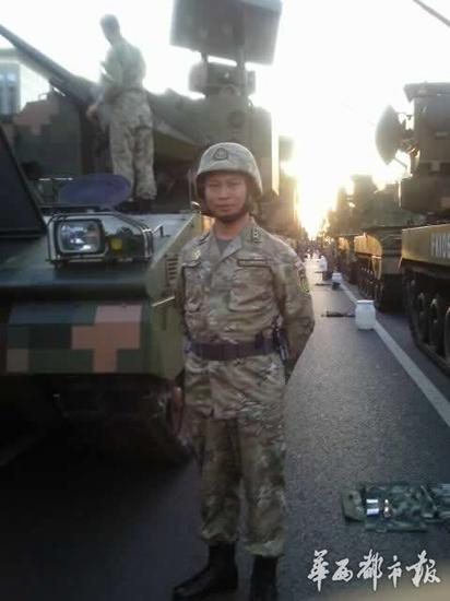 四川中江籍现役军人唐刚参加阅兵 亲属感到骄