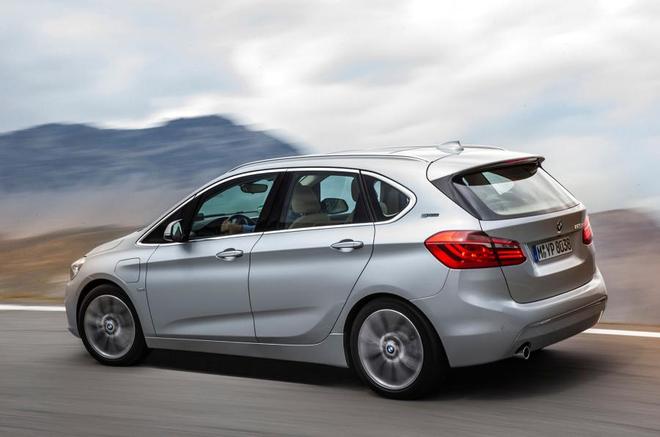 BMW 225xe 02