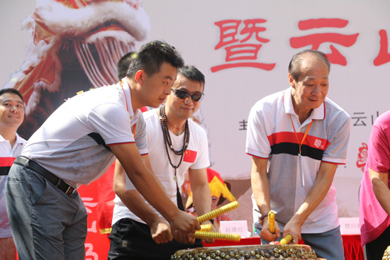 多名健康猫APP世界冠军高级私教在郑仙诞上