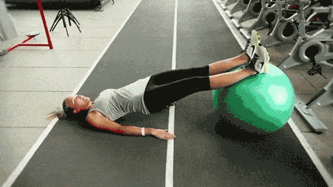 弹力球三练 swiss ball tri-fecta   这是三个不同动作