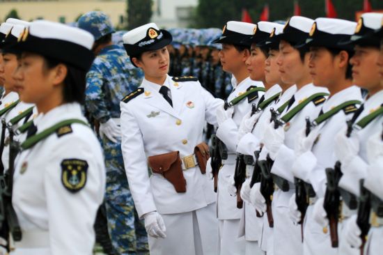 女兵辛苦训练