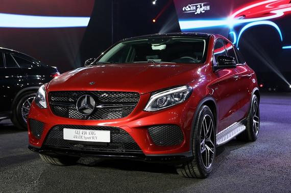 梅赛德斯-奔驰宣布推出全新AMG Sport产品系列,梅赛德斯-奔驰GLE 450 AMG 4MATIC运动SUV是这一系列的首款车型