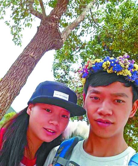王健和妹妹王艳。