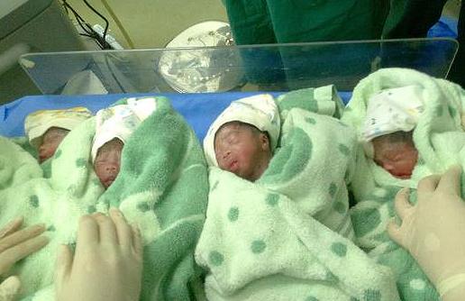 郴州一产妇生下男四胞胎