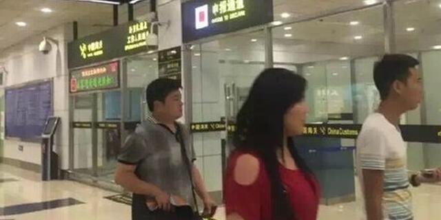 中国游客大闹曼谷机场唱国歌