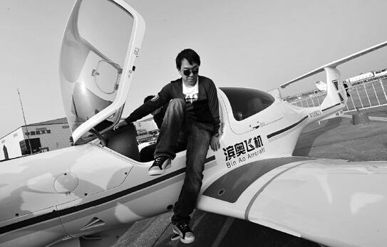 首家航空飞行学院开班 最低19万考飞行驾照(图