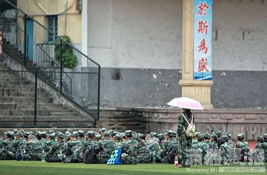 9月6日,湖南大学开始2015级本科新生军训。图/潇湘晨报记者张迪