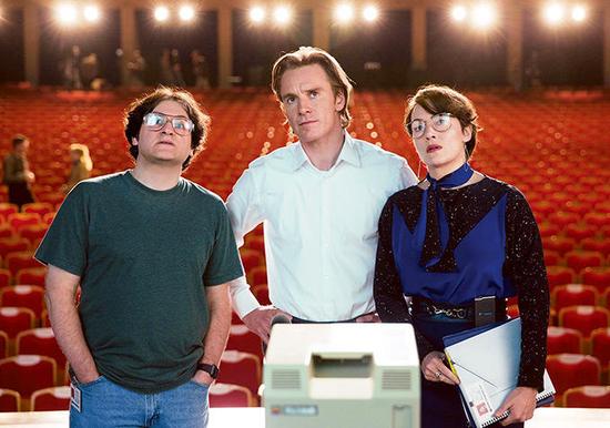 该片重点挖掘了乔布斯和身边人的关系