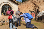 農(nóng)家父母雙雙患病難勞動(dòng) 絕食逼子女返校上學(xué)