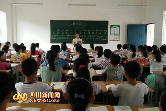 巴州区300小学生无教室上课:校方道歉 已正常上课