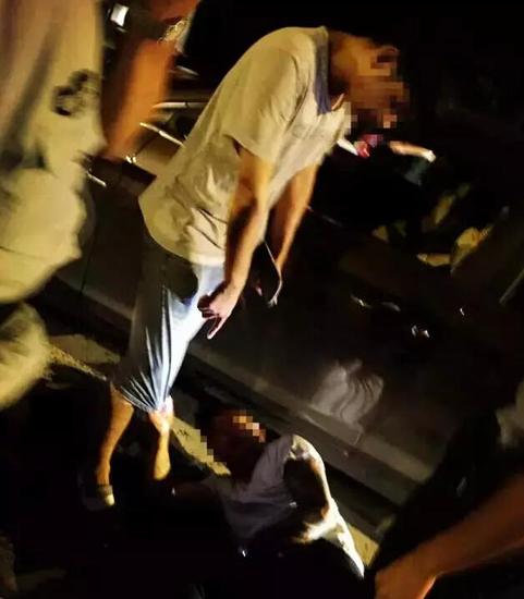 杭州男子用软件叫车后报警:下体被司机踢得流