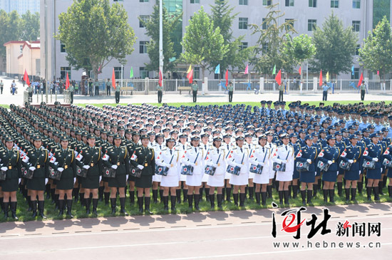 9月7日,白求恩医务士官学校举行隆重仪式欢迎