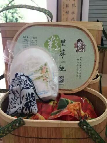 金姐粽子端午节推出的“粽里寻她”礼盒