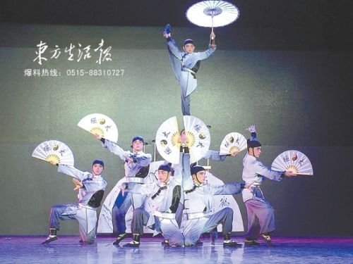 射阳杂技《扇舞丹青·头顶技巧》入选吴桥杂技节决赛_新浪江苏_新浪网
