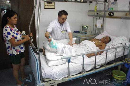 患者正在接受检查。医院供图