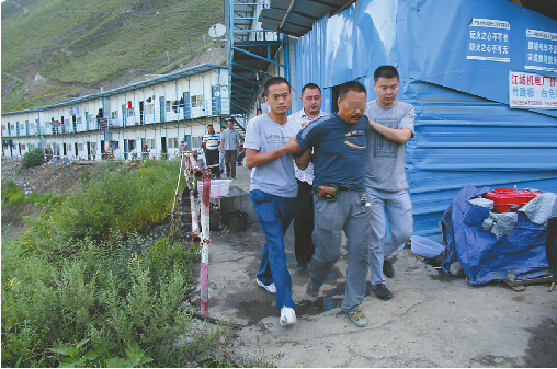 今年8月，济南民警远赴四川凉山州一工地将其中一名嫌疑人抓获 警方供图