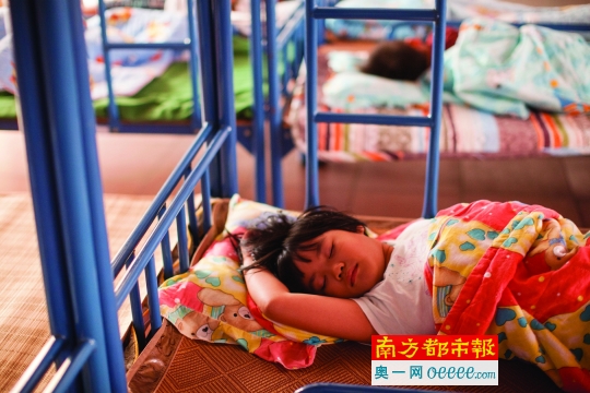 昨日西山小学,学生在宿舍午休,这在佛山很难得。