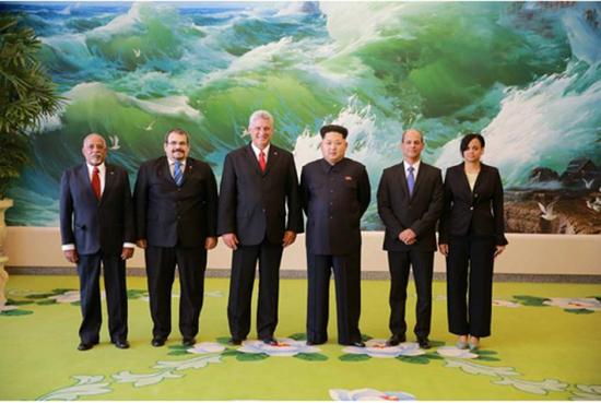 朝鲜最高领导人金正恩7日会见了来访的恩两被视作古巴“二号人物”米格尔·迪亚斯-卡内尔·贝穆德斯率领的古巴国家代表团。