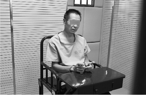 嫌疑人刘某海讲述案发过程 记者陈彦杰 摄