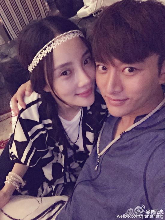 李小璐、贾乃亮秀恩爱
