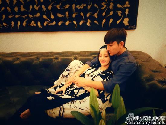 李小璐躺在贾乃亮怀中