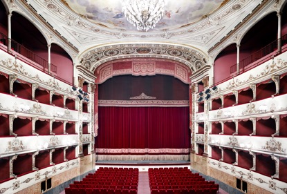 CANDIDA HOFER, 佛罗伦萨佩⼽戈拉剧院II(Teatro della Pergola Firenze II), 摄影(Photography), 艺术微喷(Ink Jet Print), 102.3 x 139 cm , 2008