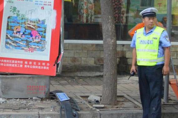 史上最蠢肇事逃逸：车跑了车牌留下了